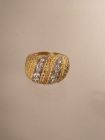 Goldener Ring mit Brillanten