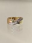 Goldener Ring mit Brillanten