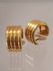 Goldene Ohrringe