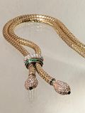 Goldenes Collier mit Smaragden und Brillanten