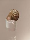 Goldener Ring mit Brillanten