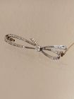 Maschenbrosche mit Diamanten